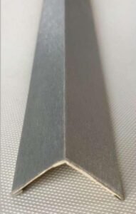 زاوية pvc طول 280 سم مقاس 3 * 3 سم